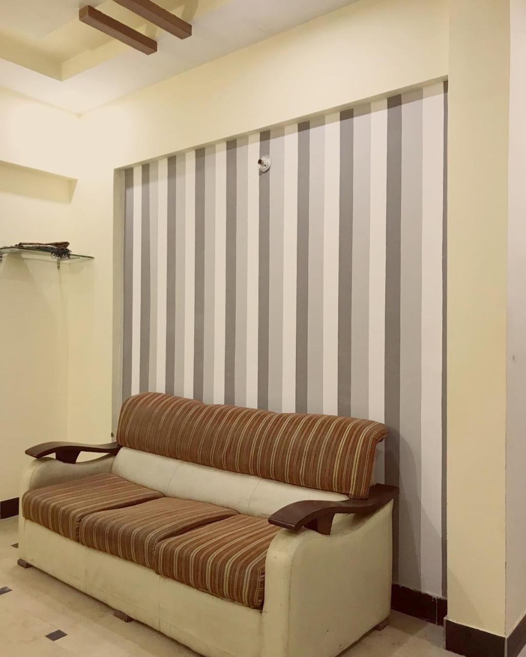 Hotel Second Home Karacsi Kültér fotó