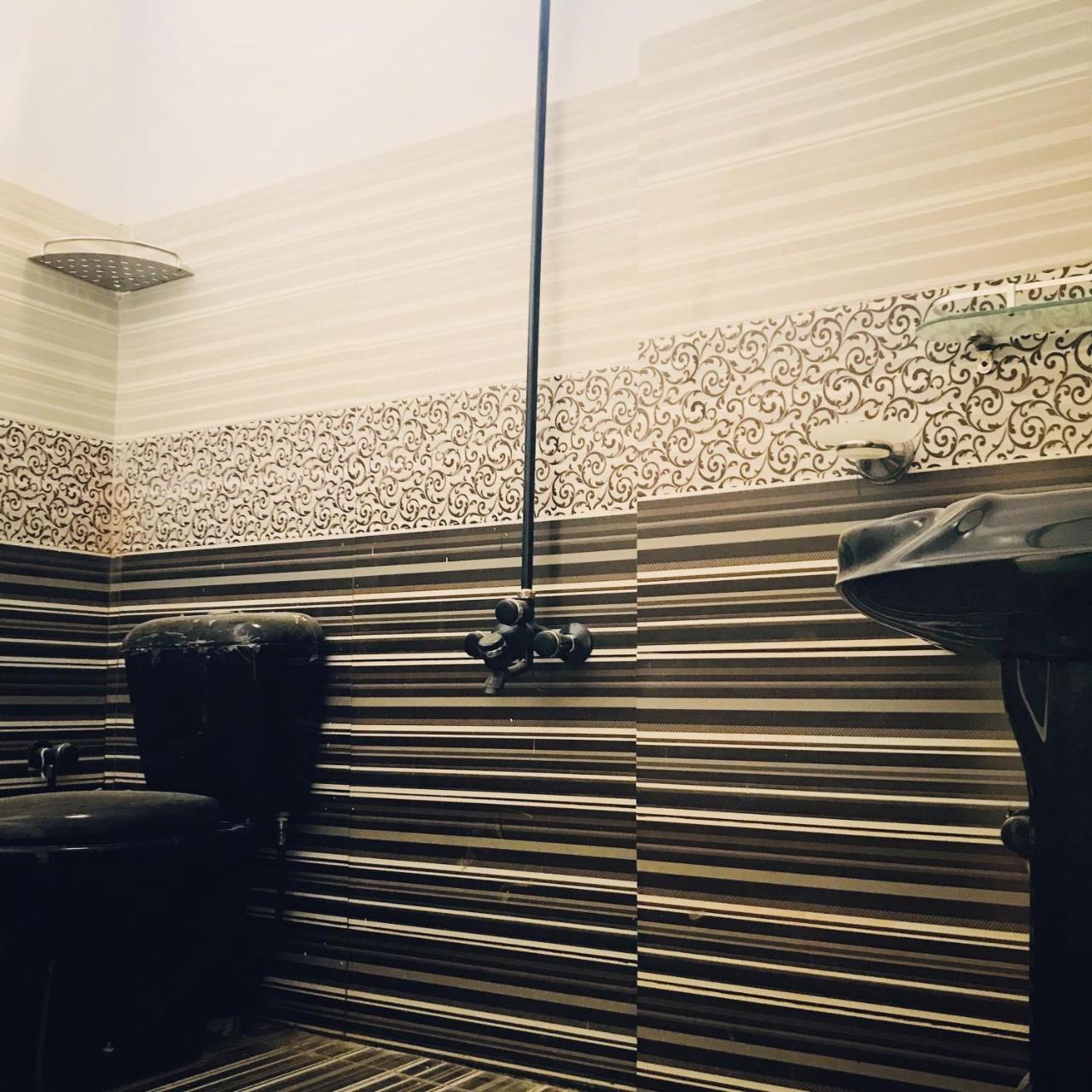 Hotel Second Home Karacsi Kültér fotó