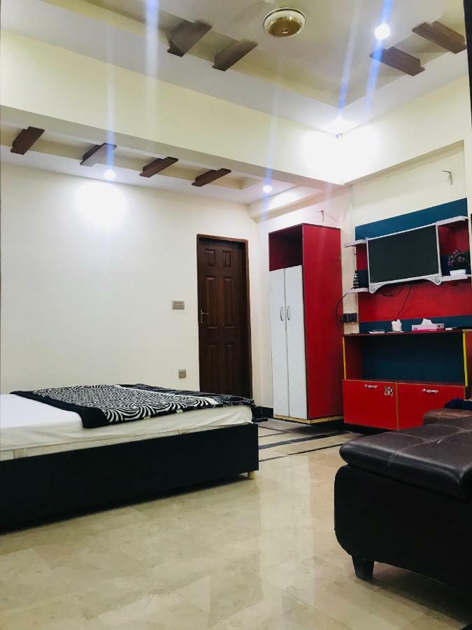 Hotel Second Home Karacsi Kültér fotó